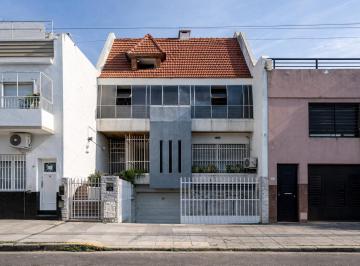 Casa · 494m² · 10 Ambientes · 12 Cocheras · Casa Imponente con Cocheras y Patio en Boedo | 3 Plantas Subsuelo | Apta Vivienda o Empresa