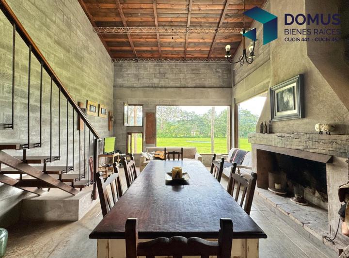 Casa · 238m² · 3 Dormitorios · 2 Cocheras