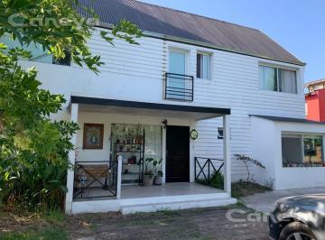 Casa · 220m² · 5 Ambientes · Galapagos Lindisima Cassa 4 Dorm. Venta U$d 275.000.