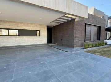 Casa · 230m² · 6 Ambientes · Exclusiva Casa a Estrenar en Greenville 2 | 3 Dorm. – Planta Baja