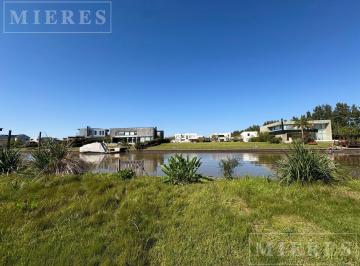Terreno · 1035m² · Lote Al Rio en Venta en El Barrio Albanueva!