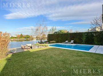 Casa · 366m² · 8 Ambientes · Casa en Venta en El Barrio La Laguna