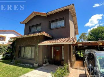 Casa · 210m² · 4 Ambientes · 4 Cocheras · Venta - Casa en General Pacheco