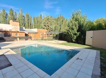 Casa · 230m² · 8 Ambientes · 3 Cocheras · Casa - Centenario
