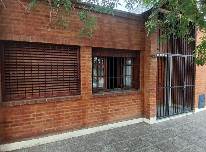 Casa · 180m² · 4 Ambientes · 1 Cochera