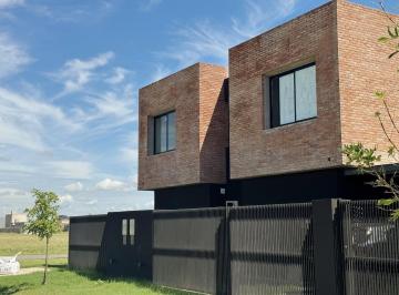 Casa · 78m² · 4 Ambientes · 1 Cochera · Casa de 2 Dorm. a Estrenar en Funes Norte