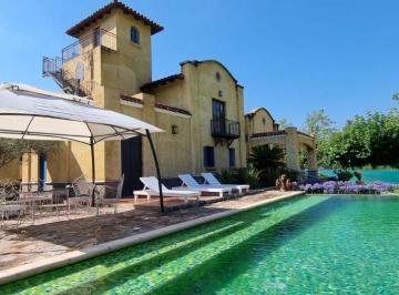 Casa de 5 ambientes, La Cumbre · Vendo Residencia Estilo Mediterráneo Frente Al Golf – Propiedad Exclusiva