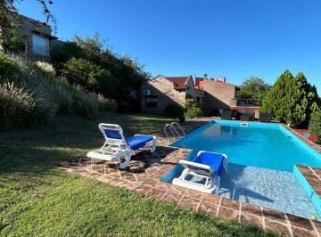 Casa de 8 ambientes, La Calera · Casa en Venta Country Cinco Lomas 3 Dorm.