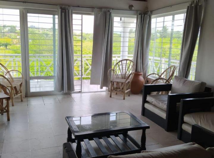 Casa · 240m² · 11 Ambientes · 2 Cocheras
