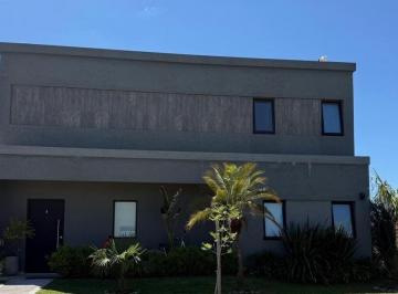 Casa · 193m² · 4 Ambientes · 1 Cochera · Casa en Venta en Santa Elisa, Pilar del Este, Pilar