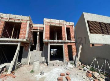 Casa · 118m² · 4 Ambientes · Dúplex a Estrenar en Venta – Docta Urbanización Manzana 98 – Lote 11