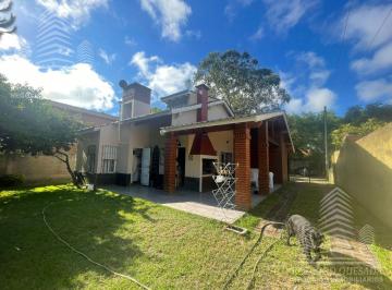 Casa · 120m² · 3 Ambientes · 1 Cochera · Exclusiva Casa en Barrio Residencial San Rafael!