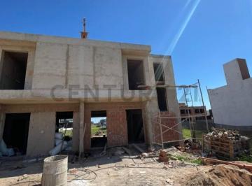 Casa · 118m² · 4 Ambientes · 2 Cocheras · Dúplex a Estrenar en Docta Urbanización – 3 Dorm. | Cochera Doble | Frente a Espacio Verde