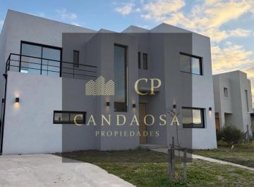 Casa · 194m² · 6 Ambientes · 2 Cocheras · Mmc. Increible Casa en Venta en Santa Elisa, Pde