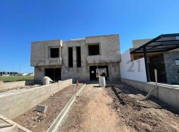 Casa · 120m² · 4 Ambientes · 2 Cocheras · Dúplex a Estrenar en Docta Urbanización – 3 Dorm.