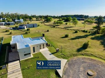 Casa · 175m² · 4 Ambientes · 2 Cocheras · Venta Casa a Estrenar en Medal Country Club Pilar - Gran Lote Interno