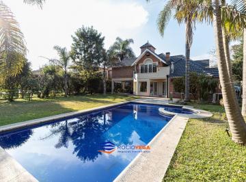 Casa · 364m² · 6 Ambientes · 2 Cocheras · Casa a La Venta en Barrio Cerrado Campos de Alvarez