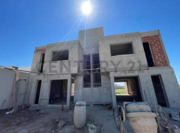 Casa · 118m² · 4 Ambientes · 2 Cocheras · Century 21 Santos Presenta Este Dúplex 3 Dorm. a Estrenar Ubicado en Docta Urbanización, Manza