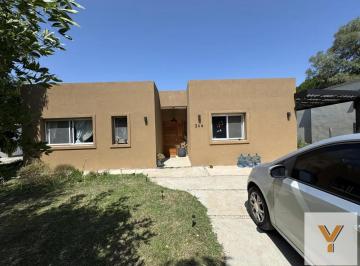 Casa · 170m² · 4 Ambientes · Casa en Venta - 3 Dorm. 2 Baños - Pilar