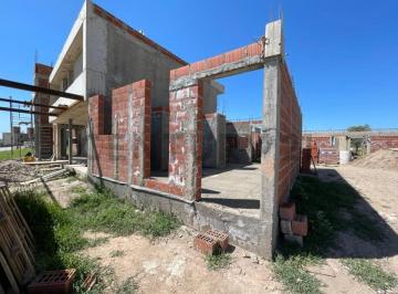 Casa · 118m² · 4 Ambientes · 2 Cocheras · Dúplex a Estrenar en Docta Urbanización – 3 Dorm. | Frente Espacio Verde