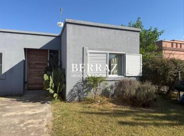 Casa · 122m² · 5 Ambientes · 2 Cocheras · Casa Venta 3 Dorm. Barrio San Eduardo Lote de 444 m² Pilar del Este