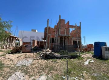 Casa · 120m² · 3 Dormitorios · 1 Cochera · Dúplex a Estrenar con Escritura en Docta Urbanización!