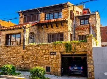 Casa · 667m² · 17 Ambientes · 3 Cocheras · Venta Edificio en Complejo Zona La Perla