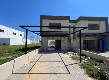 Casa · 118m² · 4 Ambientes · 2 Cocheras · ¡Dúplex a Estrenar en Docta Urbanización – Manzana 66, Lote 31!