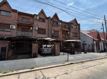 Casa · 125m² · 4 Ambientes · 1 Cochera · Triplex 5 Ambientes Venta Ramos Mejia