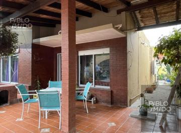 Casa · 110m² · 3 Ambientes · 1 Cochera · Casa en Venta en Tolosa con 3 Habitaciones y Garaje