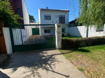 Casa · 180m² · 4 Ambientes · 1 Cochera · Casa en Venta en Ringuelet