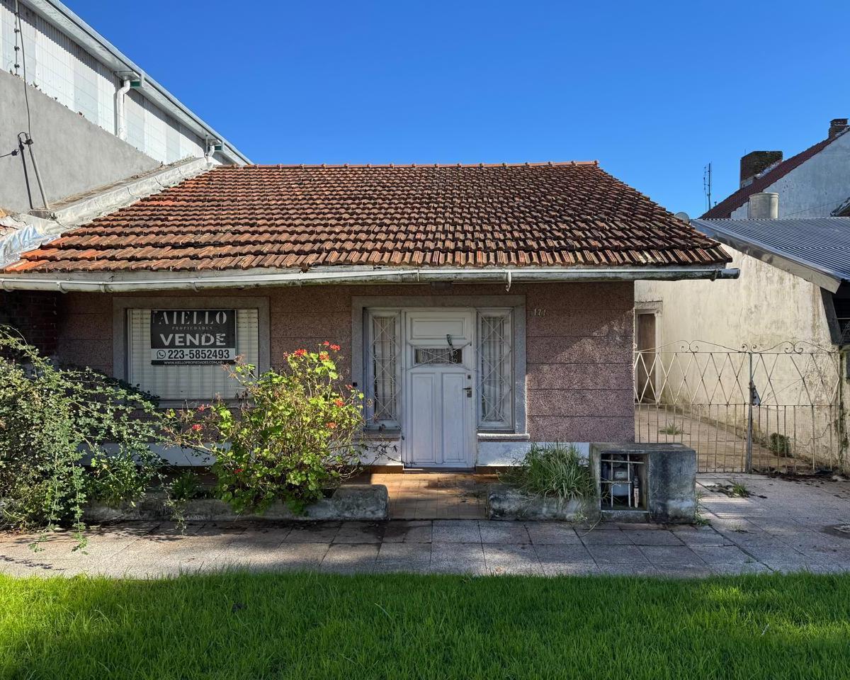 Chalet en PH 3 amb, 59m² con patio y entrada para 2 autos — Parque Luro