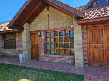 Casa · 90m² · 3 Ambientes · 1 Cochera · Casa - Constitución