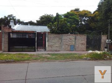 Casa · 120m² · 8 Ambientes · Casa en Venta - 5 Dorm. 3 Baños - 400 m² - José C. Paz