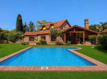 Casa · 200m² · 5 Ambientes · 2 Cocheras · Venta Casa de Dos Dorm. en Funes Barrio Los Trocos