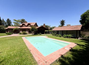 Casa · 200m² · 5 Ambientes · 2 Cocheras · Venta Casa de Dos Dorm. en Funes Barrio Los Trocos
