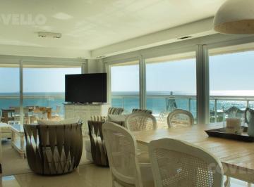 Departamento · 200m² · 4 Ambientes · 1 Cochera · Venta Aquarela, Playa Mansa, 3 Dorm. en Suite Mas Dependencia