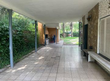 Casa · 80m² · 4 Ambientes · 2 Cocheras · Venta Casa de Dos Dorm. con Piscina en Funes