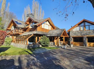 Casa · 423m² · 8 Ambientes · 2 Cocheras · Casa en Venta en Villa La Angostura