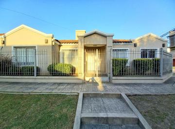 PH de 4 ambientes, Morón · Casa PH 4 Ambientes con Pileta en Castelar
