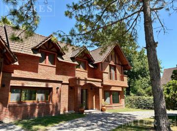 Casa · 366m² · 7 Ambientes · 2 Cocheras · Casa en Venta en Mayling Club de Campo