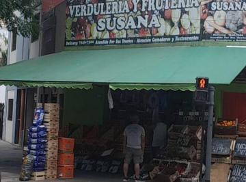 Local comercial , Versalles · Versalles. Ruiz de Los Llanos 1500. Local con Espacio Aereo 32 m². Alquiler Rentista S/expensas