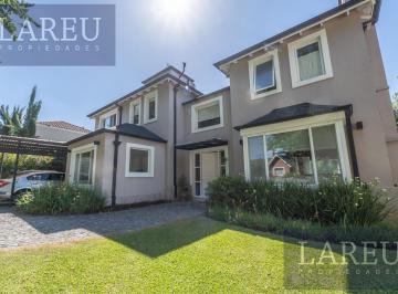 Casa · 287m² · 9 Ambientes · 4 Cocheras · Casa en Venta en Estancias del Pilar - La Paz