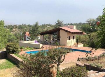 Casa · 300m² · 4 Dormitorios · 2 Cocheras · Casa Quinta en Venta Villa Parque Siquiman Vista Lago y Sierras