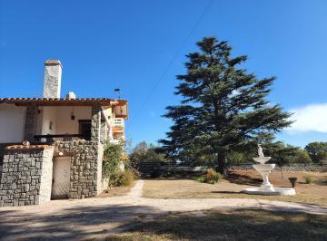 Casa · 200m² · 7 Ambientes · 3 Cocheras · En Venta Chalet en La Falda con Pileta y Gran Parque Detrás del Hotel Eden Ref: 2045