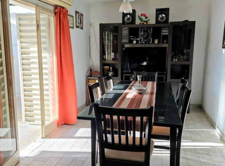 Casa · 128m² · 7 Ambientes · 2 Cocheras