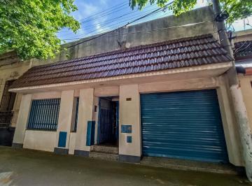 Casa · 320m² · 9 Ambientes · 1 Cochera · Venta | Permuta - Complejo Compuesto por Ocho Monoambientes Al Frente - Echesortu, Rosario.