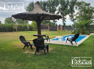 Casa · 75m² · 1 Ambiente · 1 Cochera · Monoambiente en Alquiler Temporal - Funes