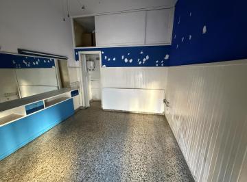 Local comercial · 15m² · Local con Persiana y Vidriera - Excelente Ubicacion