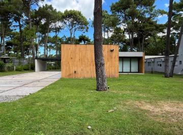 Casa · 254m² · 5 Ambientes · Casa en Venta - 4 Dorm. 3 Baños - Pinamar